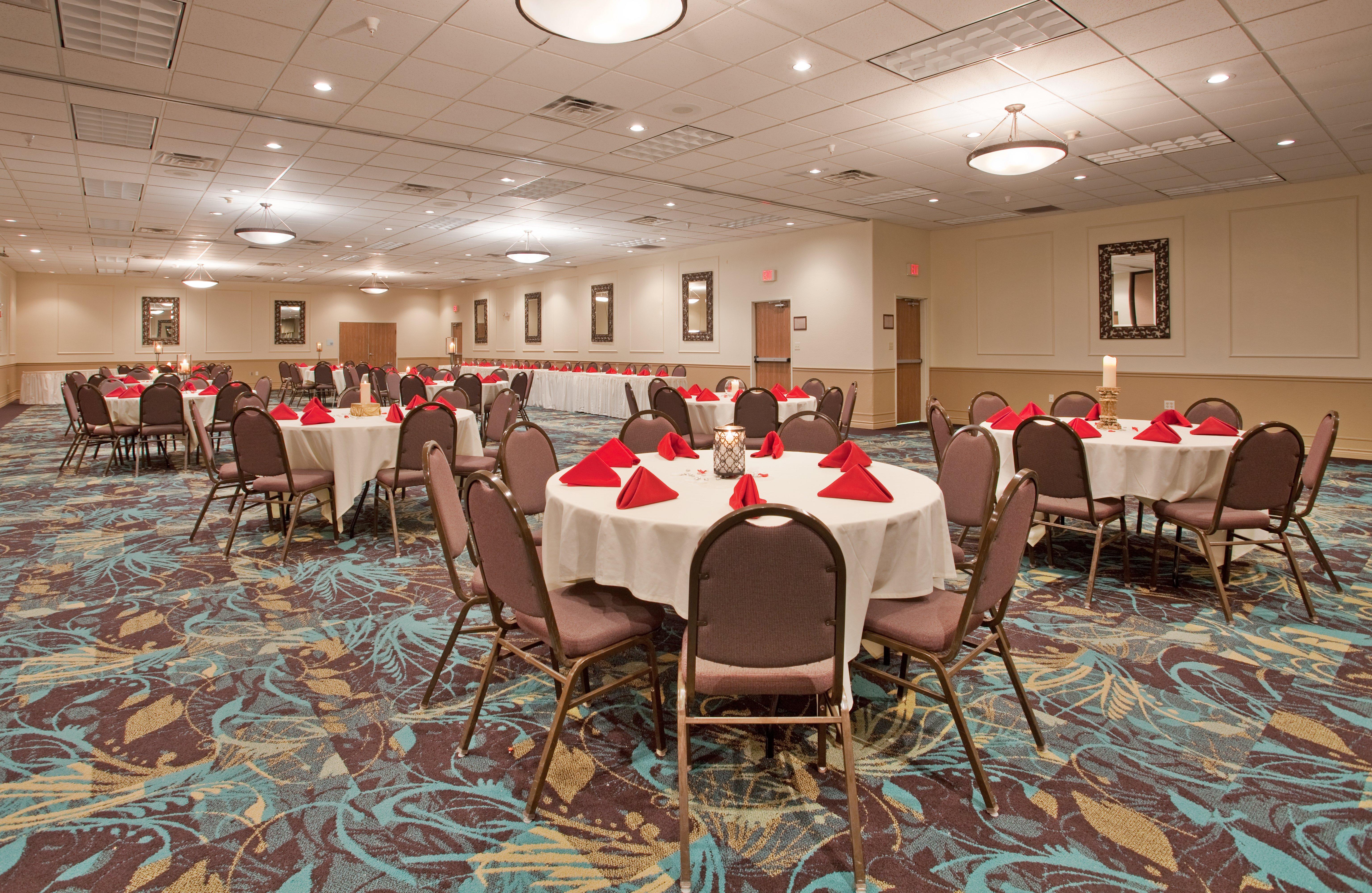 Holiday Inn Express Hotel & Suites Beatrice By Ihg Exterior photo