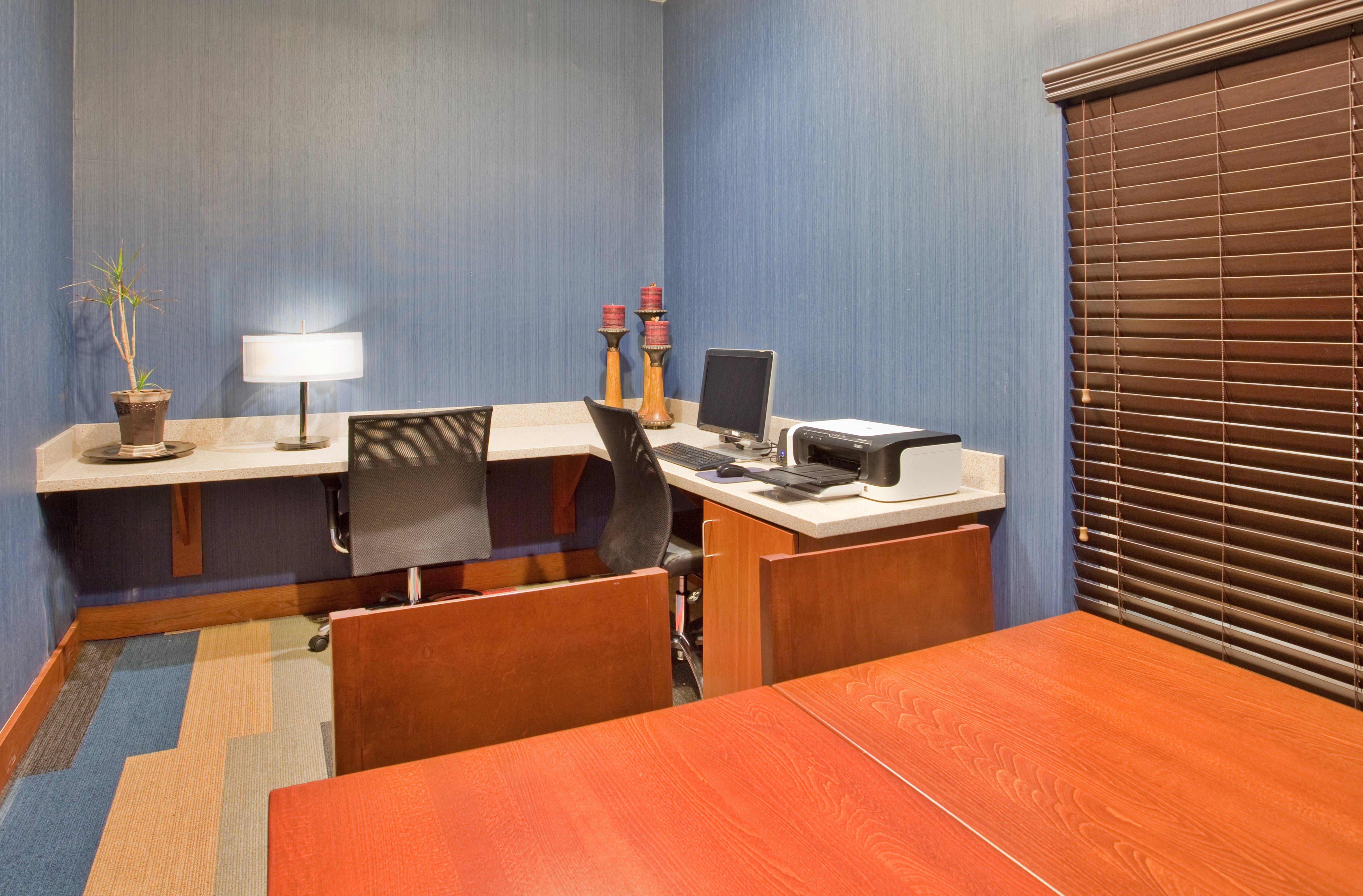 Holiday Inn Express Hotel & Suites Beatrice By Ihg Exterior photo