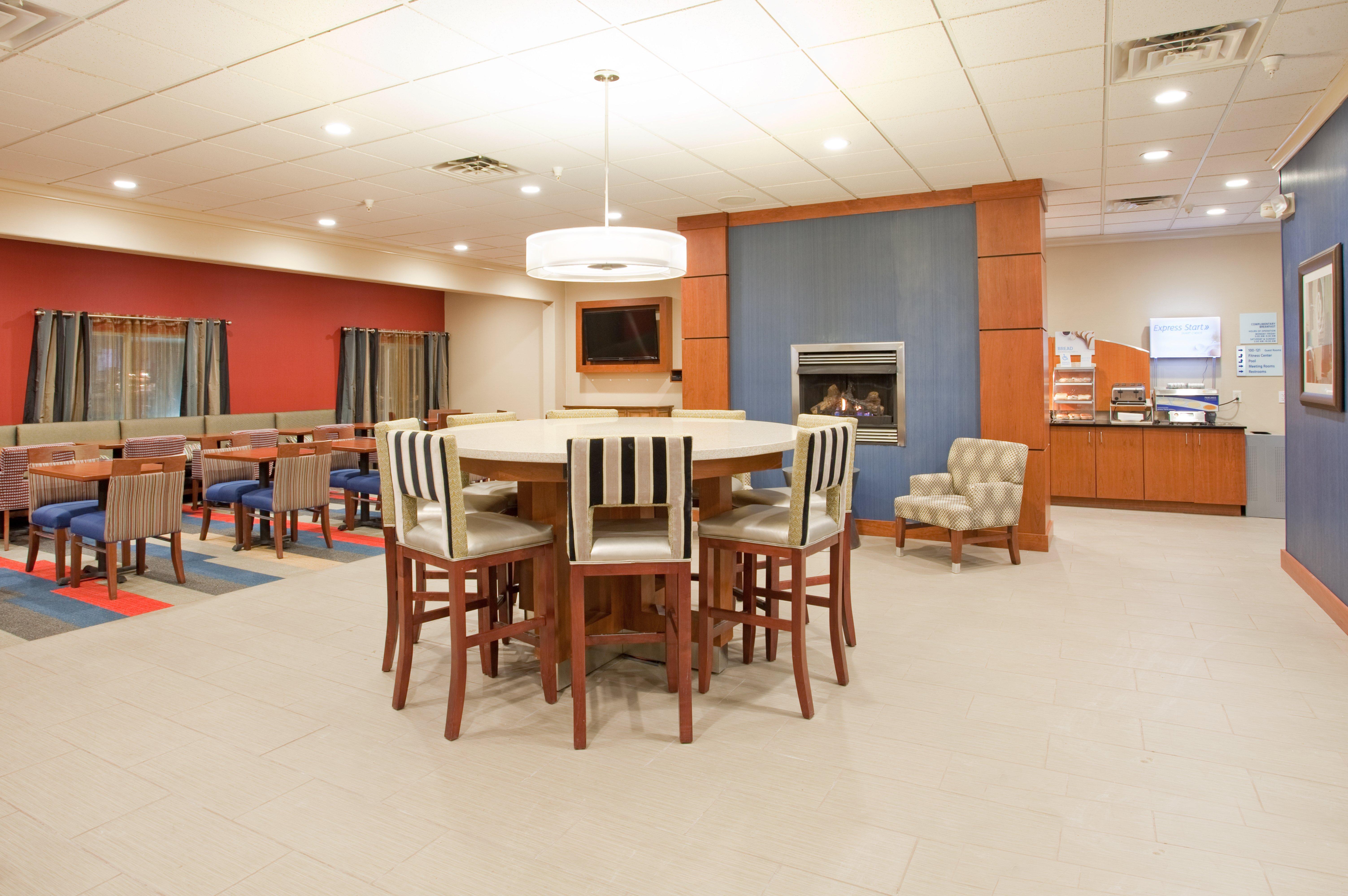 Holiday Inn Express Hotel & Suites Beatrice By Ihg Exterior photo