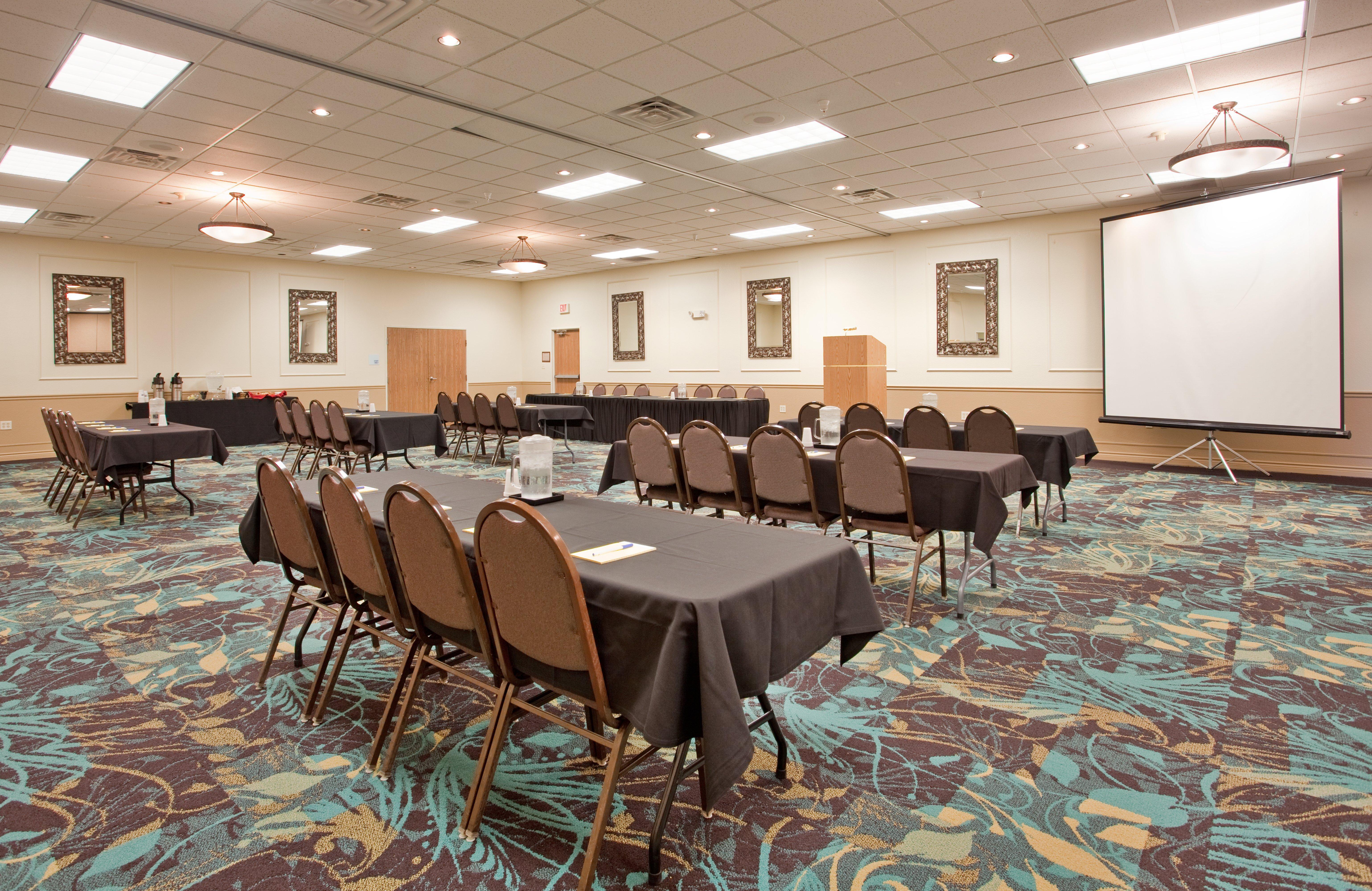 Holiday Inn Express Hotel & Suites Beatrice By Ihg Exterior photo