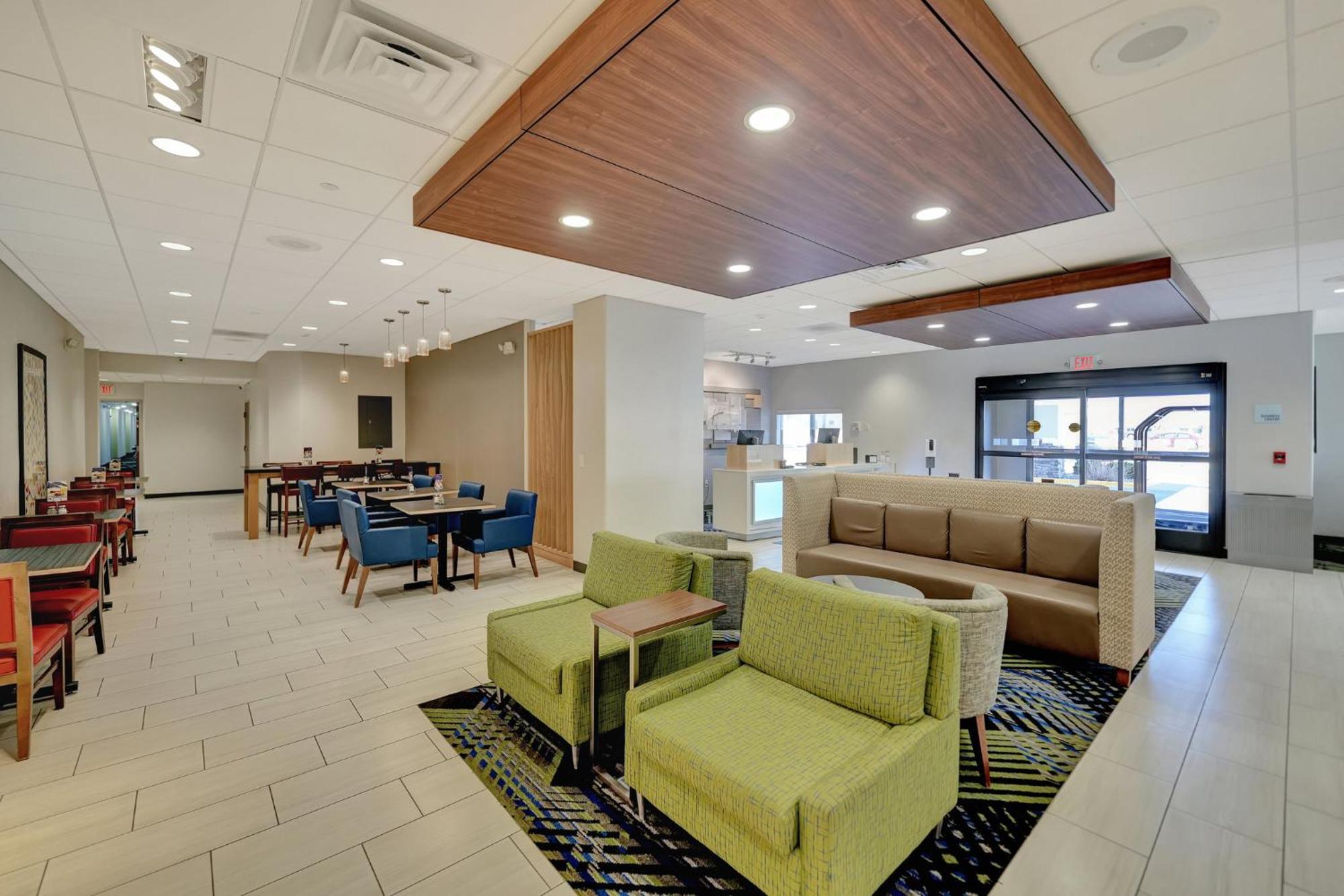 Holiday Inn Express Hotel & Suites Beatrice By Ihg Exterior photo