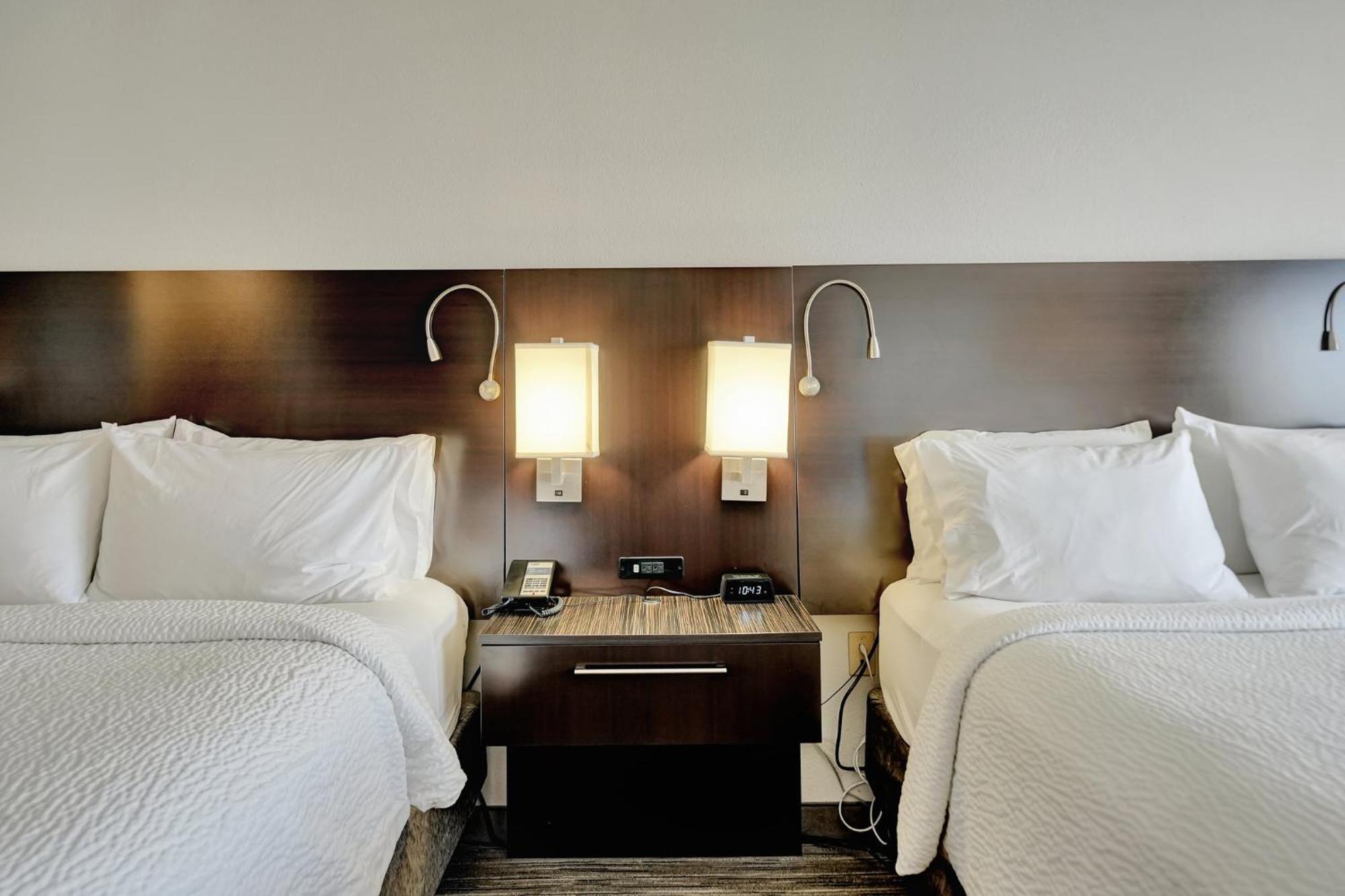 Holiday Inn Express Hotel & Suites Beatrice By Ihg Exterior photo