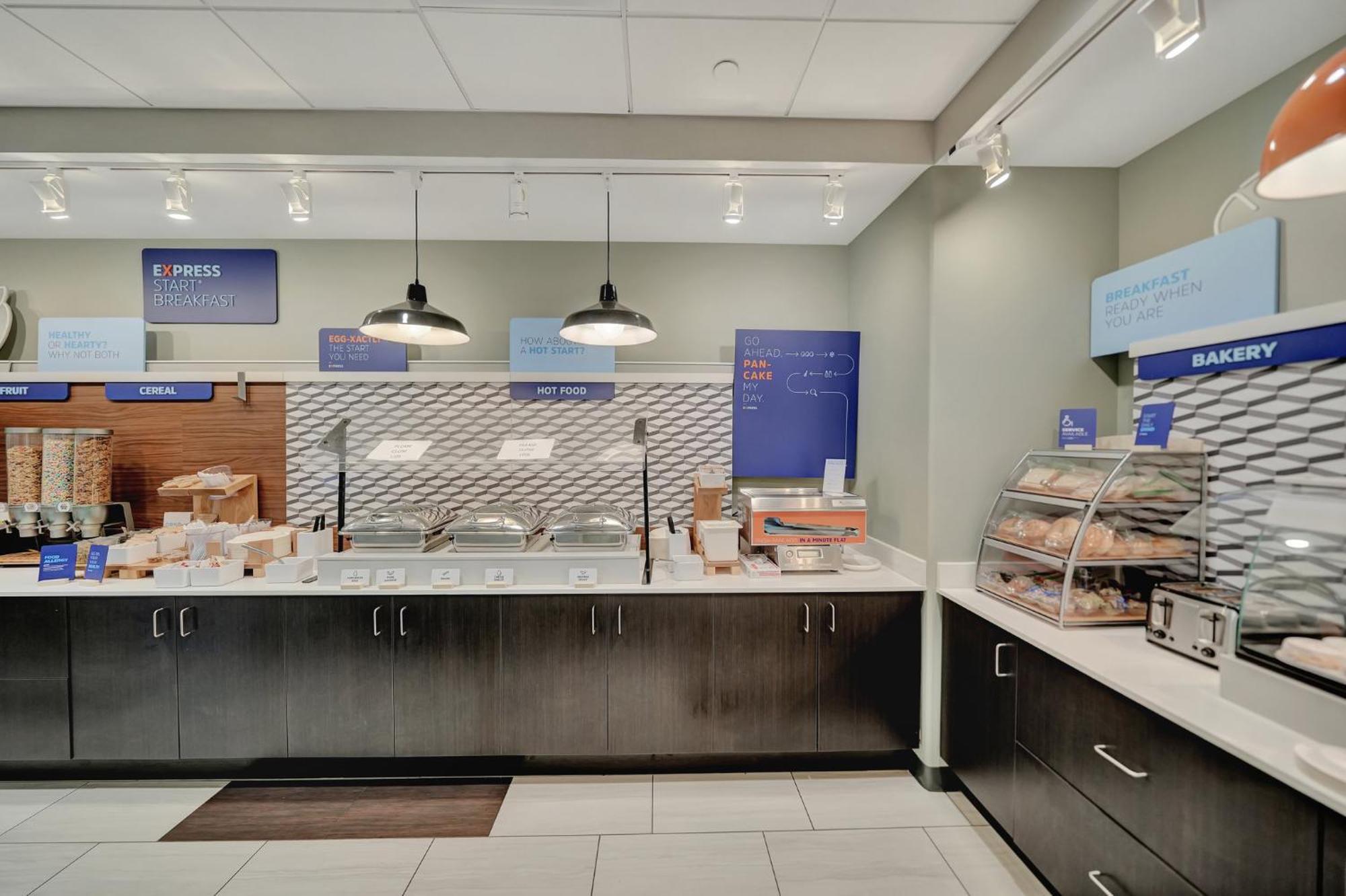 Holiday Inn Express Hotel & Suites Beatrice By Ihg Exterior photo