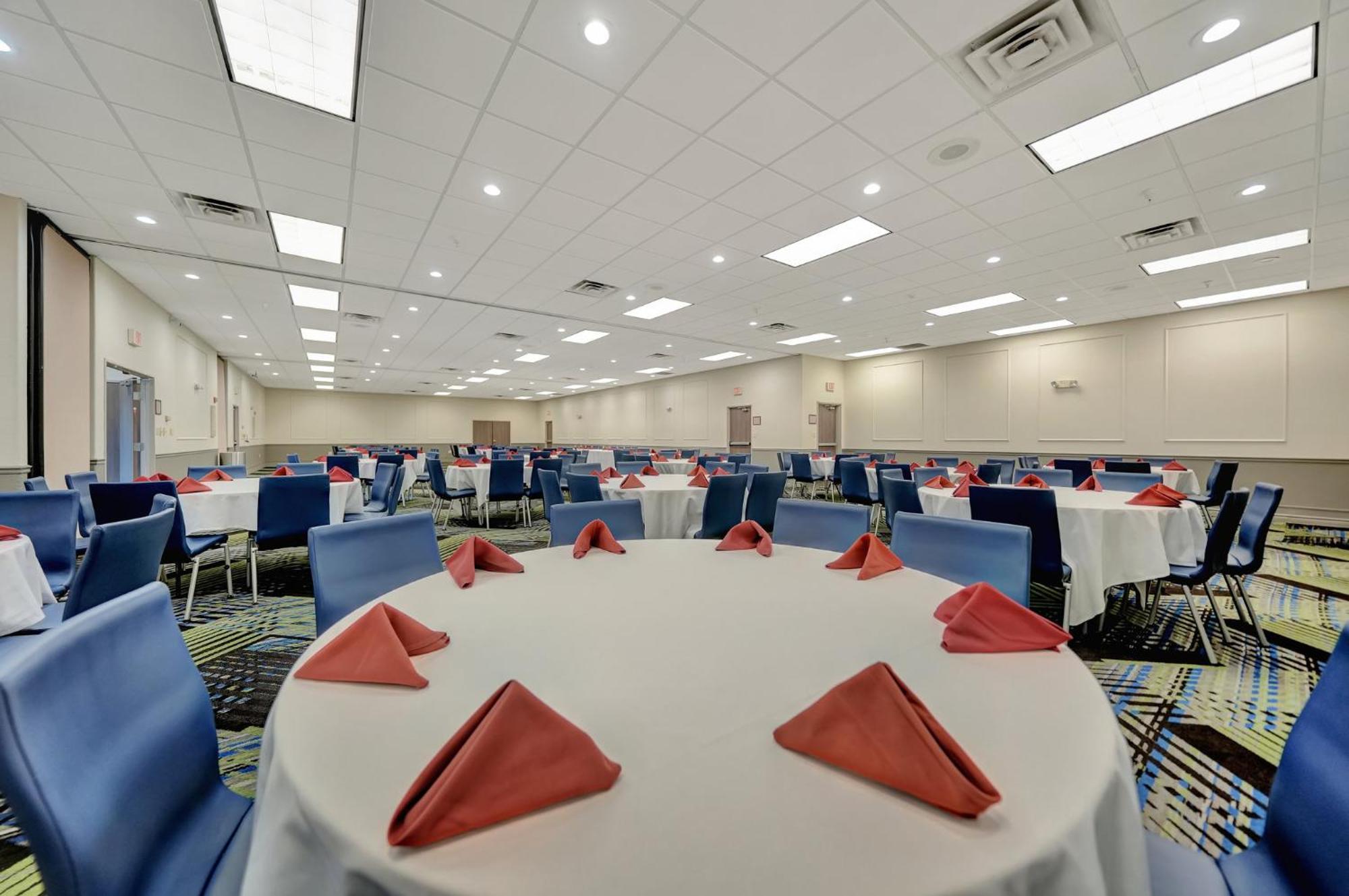 Holiday Inn Express Hotel & Suites Beatrice By Ihg Exterior photo
