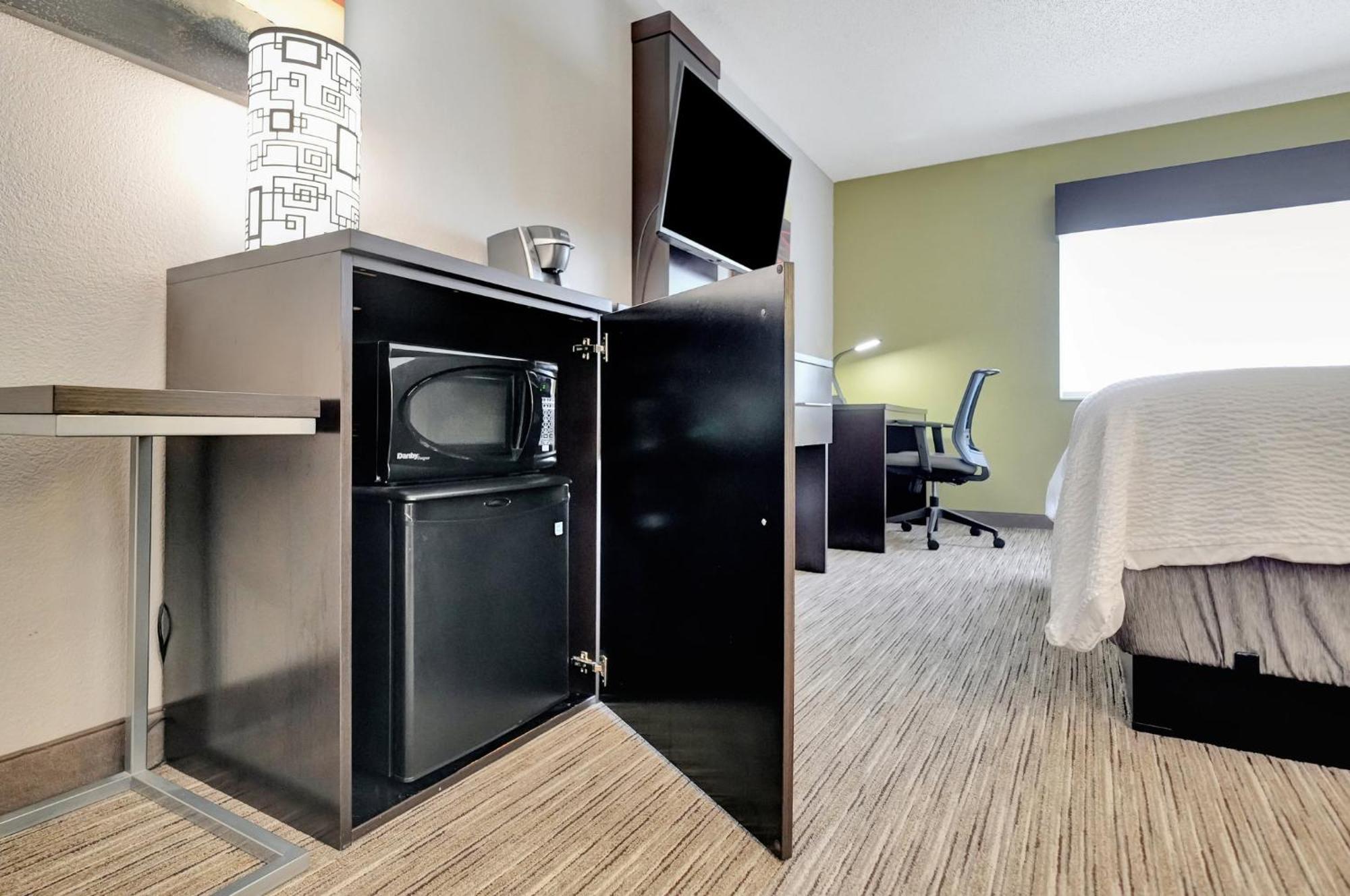 Holiday Inn Express Hotel & Suites Beatrice By Ihg Exterior photo