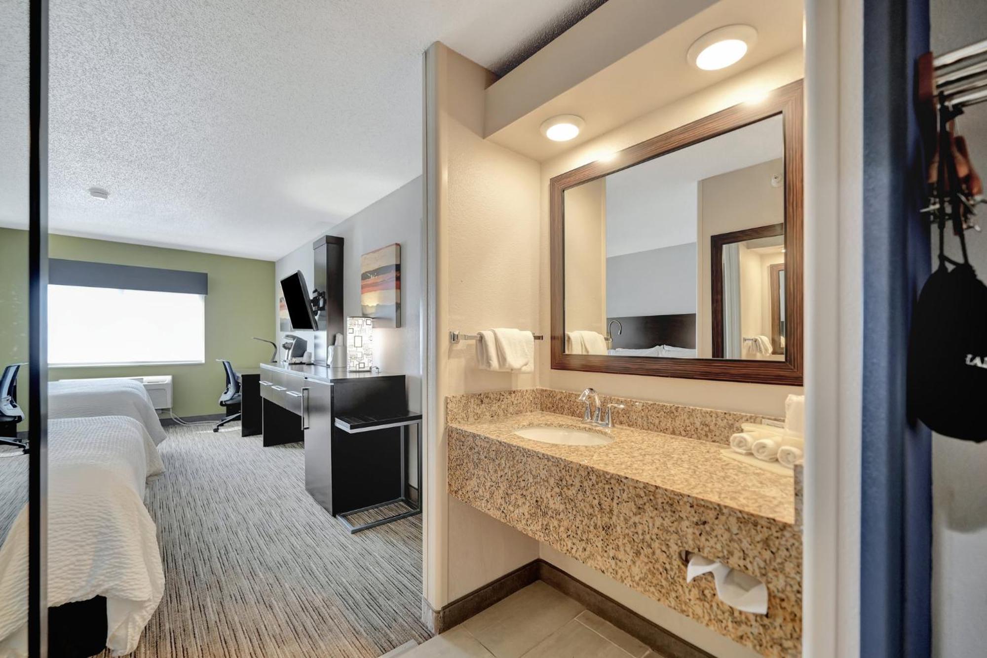 Holiday Inn Express Hotel & Suites Beatrice By Ihg Exterior photo