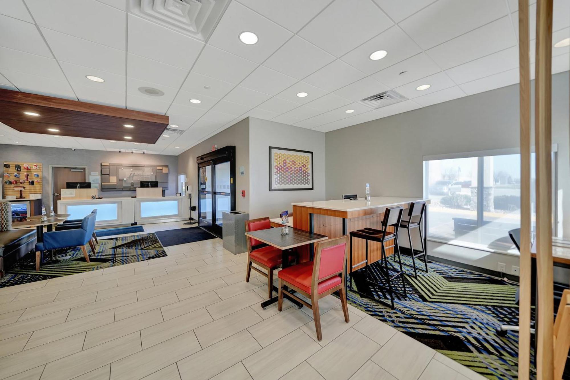 Holiday Inn Express Hotel & Suites Beatrice By Ihg Exterior photo