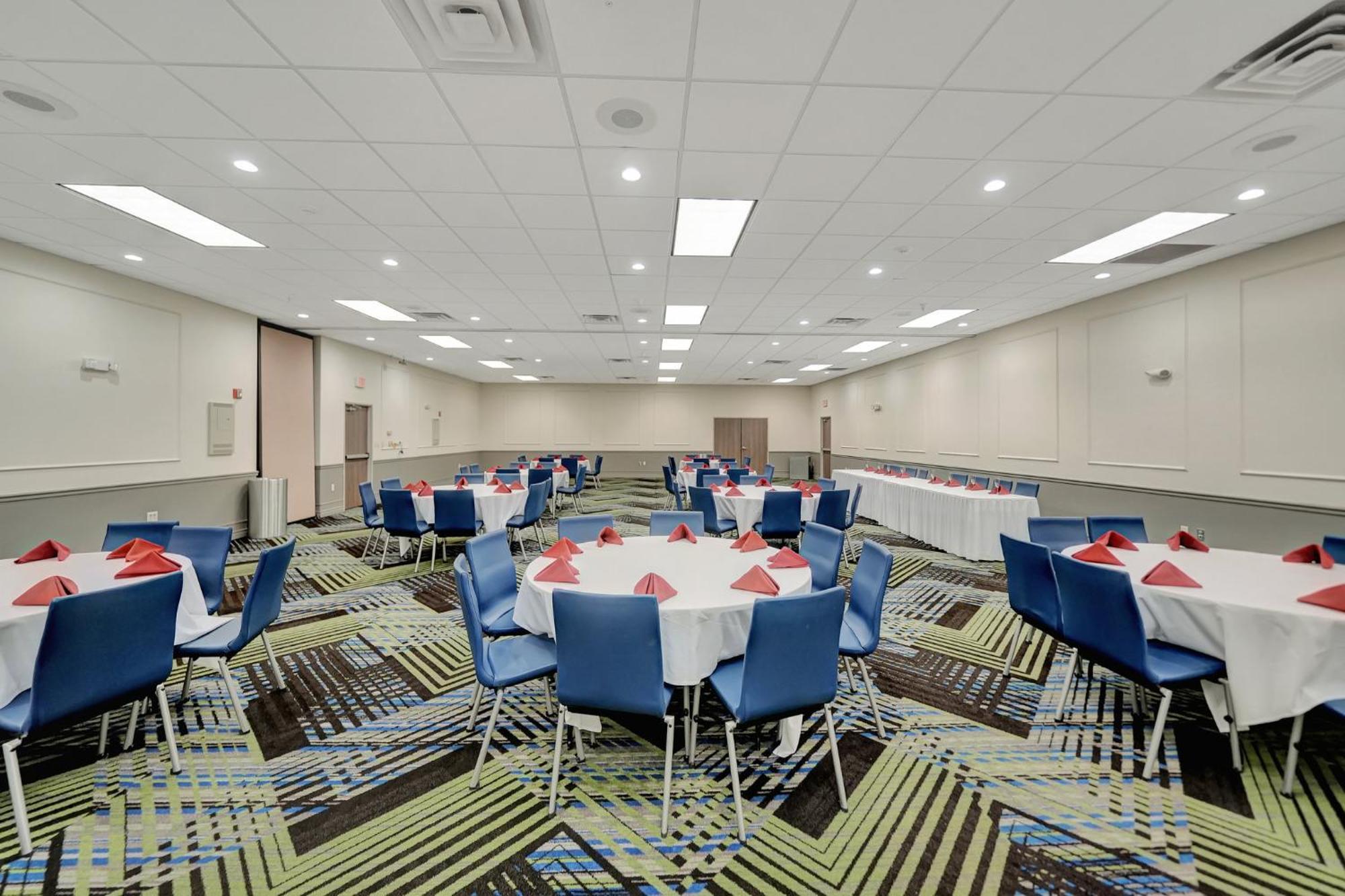 Holiday Inn Express Hotel & Suites Beatrice By Ihg Exterior photo
