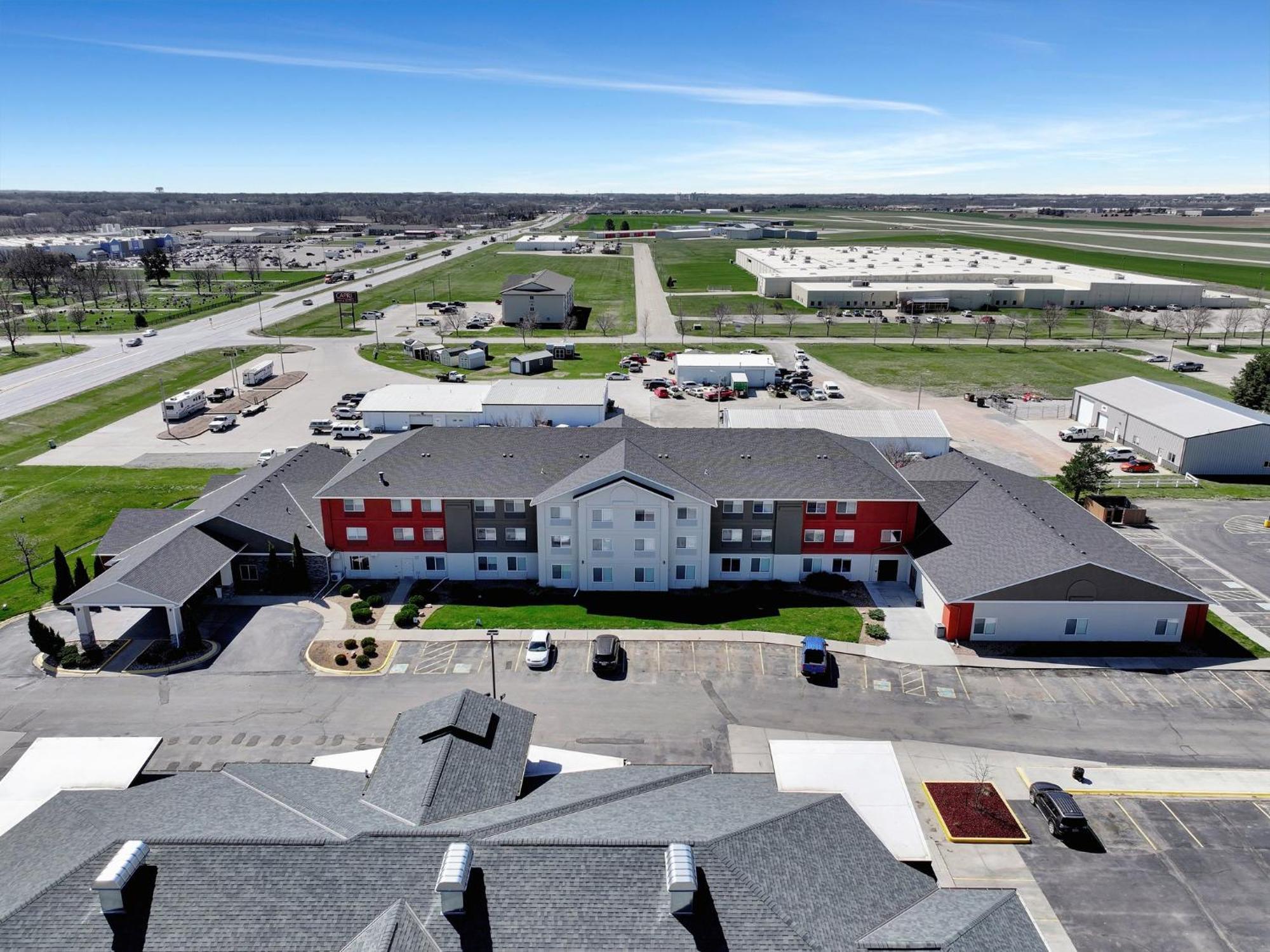 Holiday Inn Express Hotel & Suites Beatrice By Ihg Exterior photo