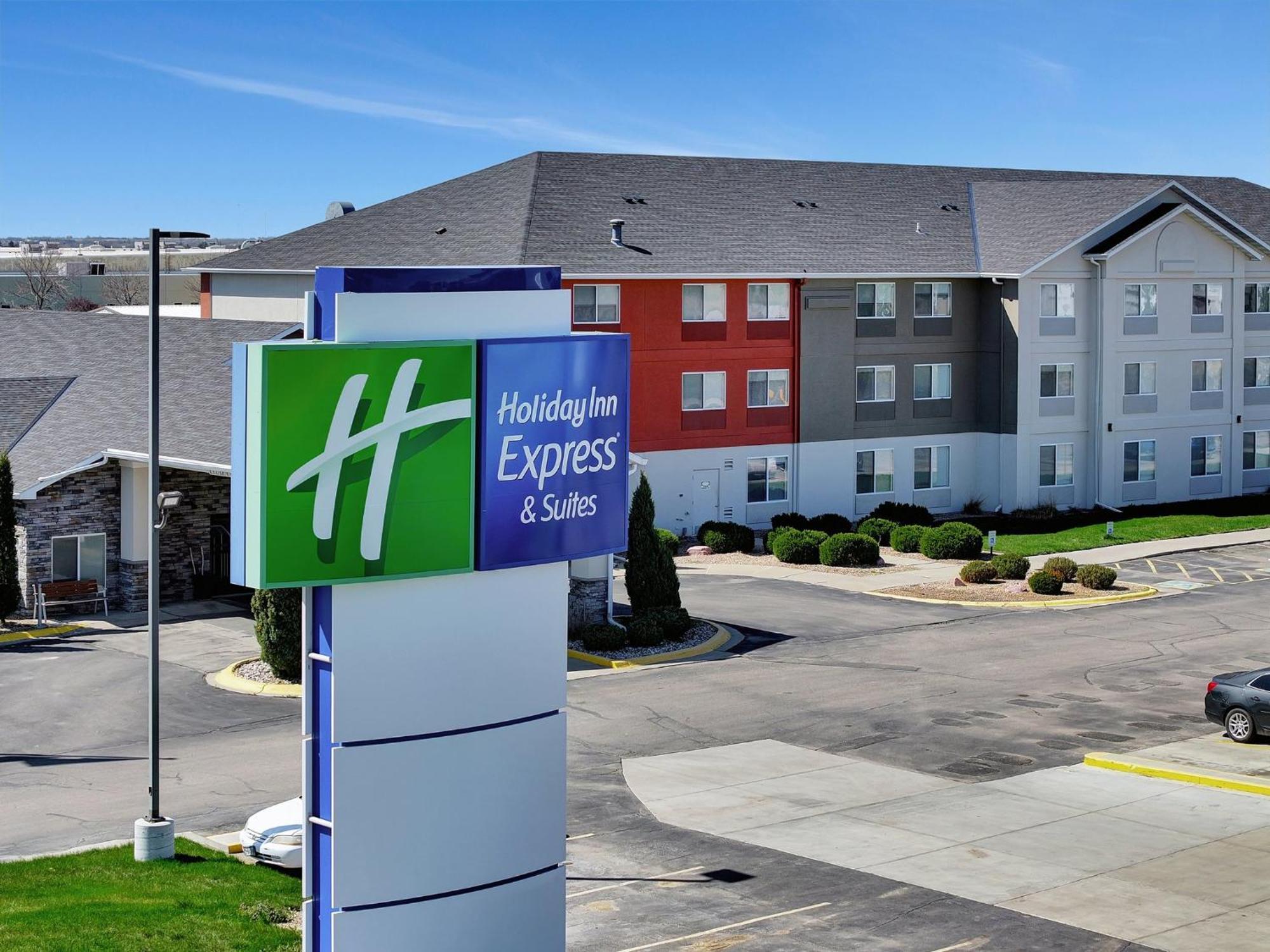 Holiday Inn Express Hotel & Suites Beatrice By Ihg Exterior photo