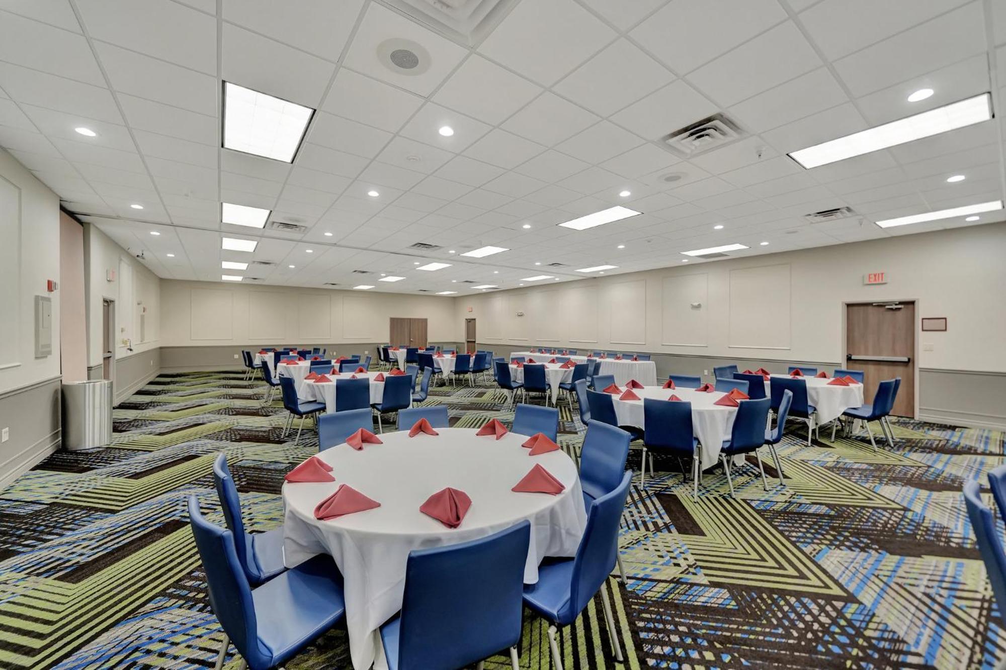 Holiday Inn Express Hotel & Suites Beatrice By Ihg Exterior photo