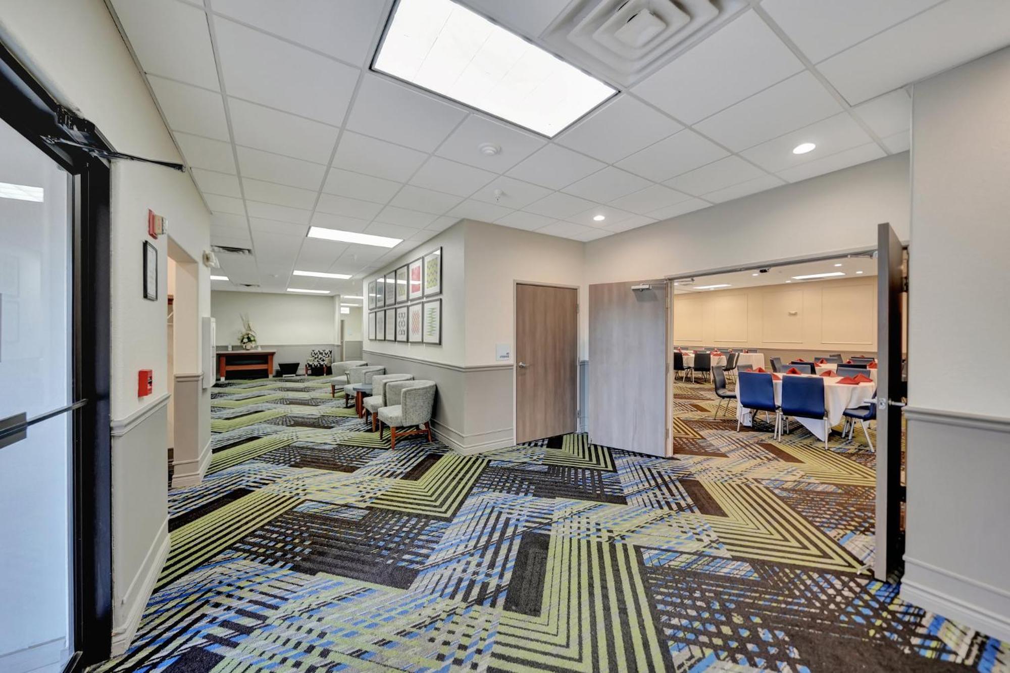 Holiday Inn Express Hotel & Suites Beatrice By Ihg Exterior photo